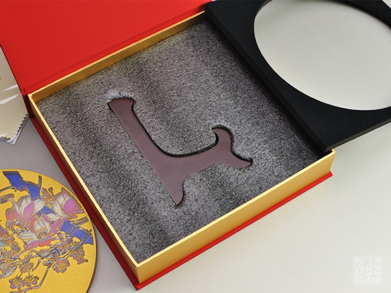 双面晶雕手工彩绘赏盘：喜鹊玉兰（Φ17.5cm）