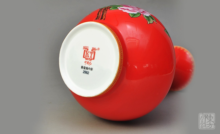 中国红瓷骨瓷釉中彩赏瓶（对瓶）：玉堂春景