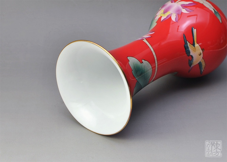 中国红瓷高白瓷手绘巴拿马瓶：荷花翠鸟图