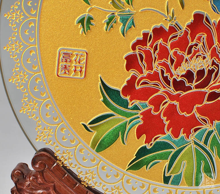 双面晶雕边透手工彩绘赏盘：花开富贵（Φ17.5cm）