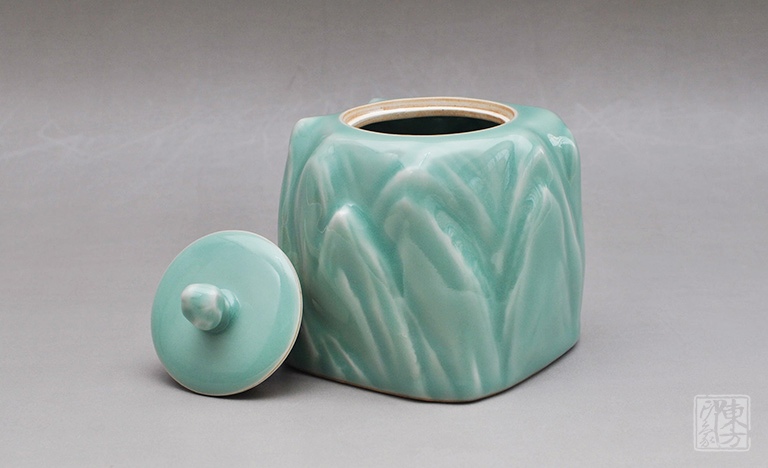 龙泉青瓷（弟窑•天青釉）手工雕纹茶叶罐：江山