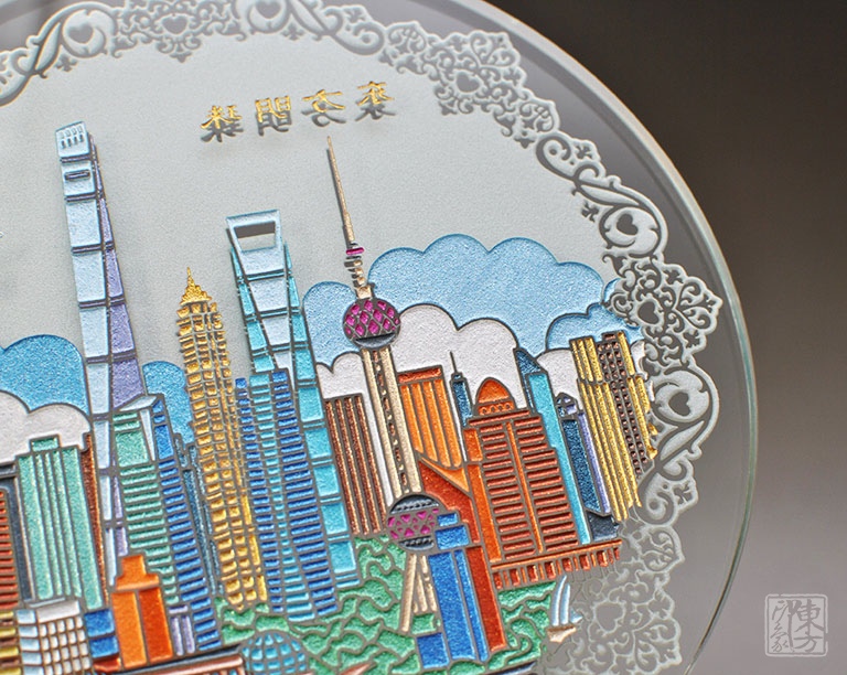 双面晶雕边透手工彩绘赏盘：东方明珠（Φ17.5cm）