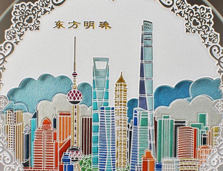 双面晶雕边透手工彩绘赏盘：东方明珠（Φ17.5cm）