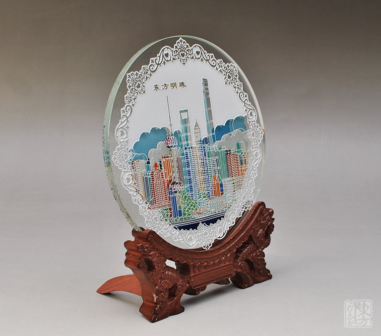 双面晶雕边透手工彩绘赏盘：东方明珠（Φ17.5cm）