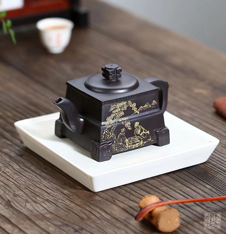 名家全手工宜兴原矿乌金泥精品紫砂壶：四方宝鼎