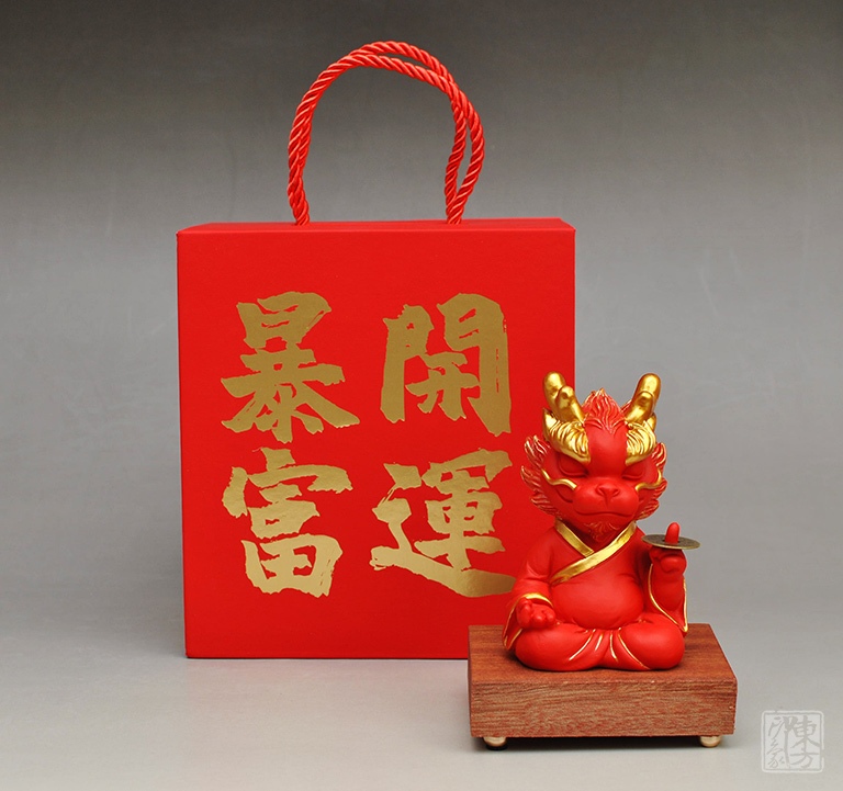 青砂石手工漆彩/金小龙摆件（红）：掐指一算，越来越赚