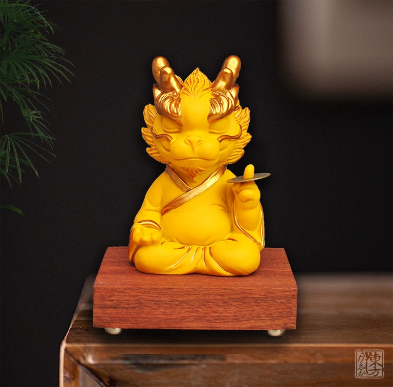青砂石手工漆金小龙摆件：掐指一算，越来越赚