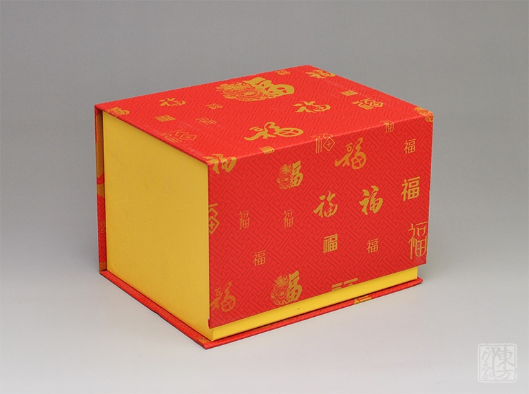 黑檀木立体浮雕笔筒：荷塘胜境