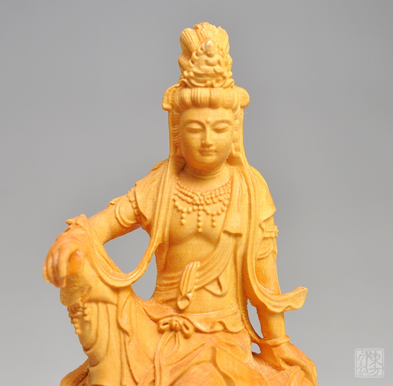 黄杨木雕艺术摆件：自在水月观音