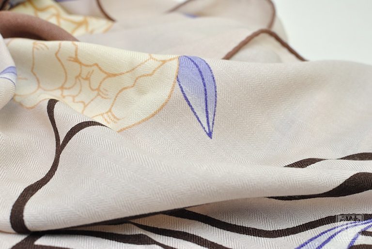 绵羊毛桑蚕丝混纺秋冬款围巾披肩:如花绽放