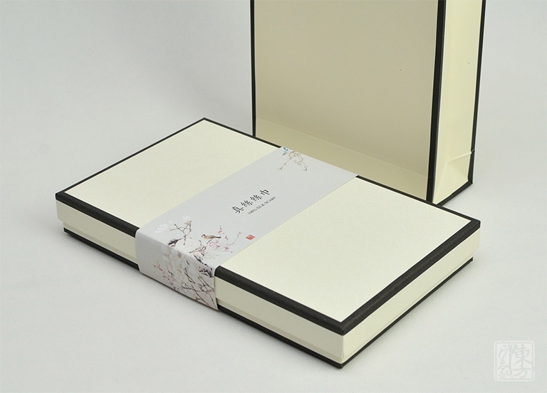 100%桑蚕丝/真丝素绉缎丝巾：元·钱选《八花图》（中方巾）