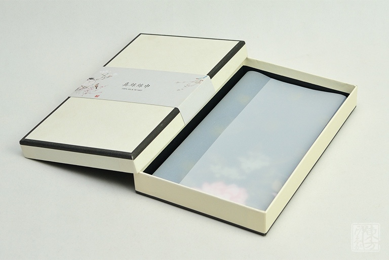 100%桑蚕丝/真丝素绉缎丝巾:元·钱选《八花图》(中方巾)