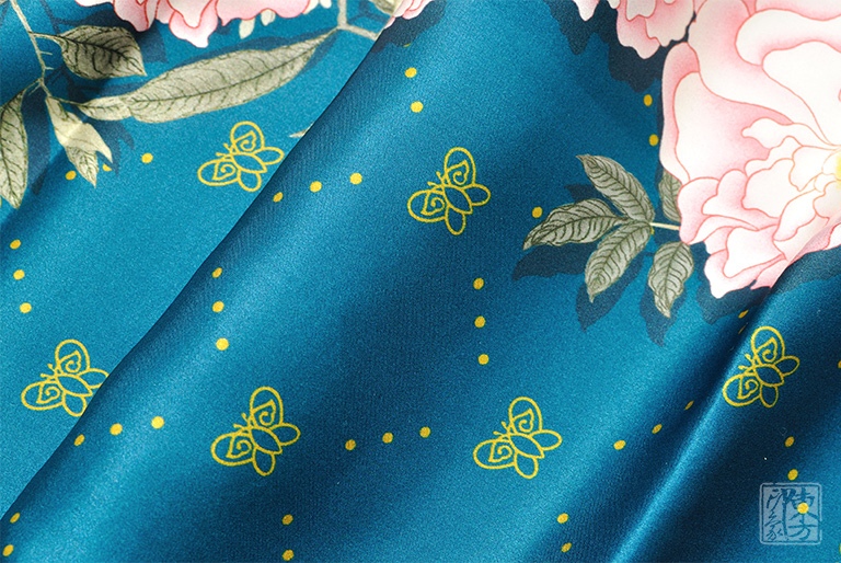 100%桑蚕丝/真丝素绉缎丝巾:元·钱选《八花图》(中方巾)