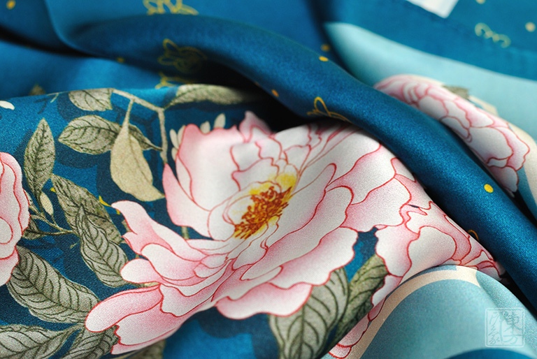 100%桑蚕丝/真丝素绉缎丝巾:元·钱选《八花图》(中方巾)