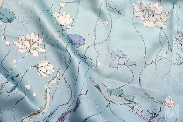 100%桑蚕丝/真丝素绉缎丝巾：莲塘倩影
