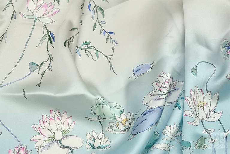100%桑蚕丝/真丝素绉缎丝巾：莲塘倩影