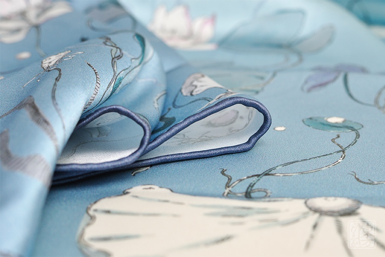 100%桑蚕丝/真丝素绉缎丝巾：莲塘倩影