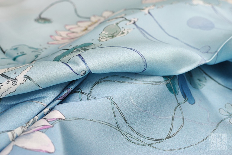 100%桑蚕丝/真丝素绉缎丝巾：莲塘倩影