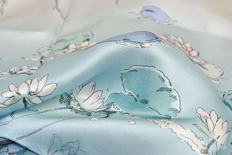 100%桑蚕丝/真丝素绉缎丝巾：莲塘倩影