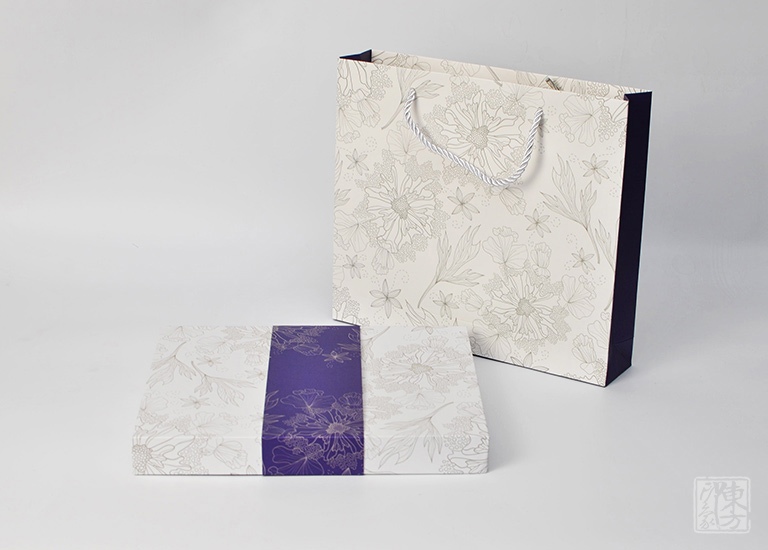 100%桑蚕丝/真丝素绉缎丝巾长巾：山茶花开