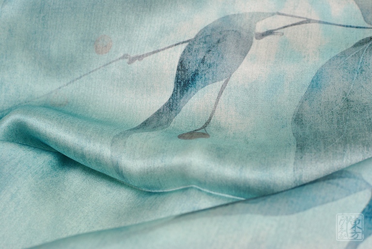 100%桑蚕丝/真丝素绉缎丝巾长巾：山茶花开