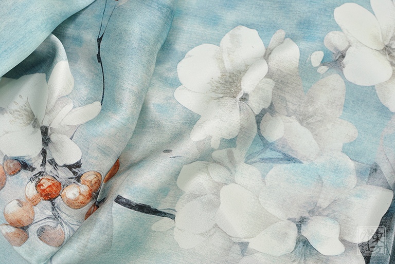 100%桑蚕丝/真丝素绉缎丝巾长巾：山茶花开