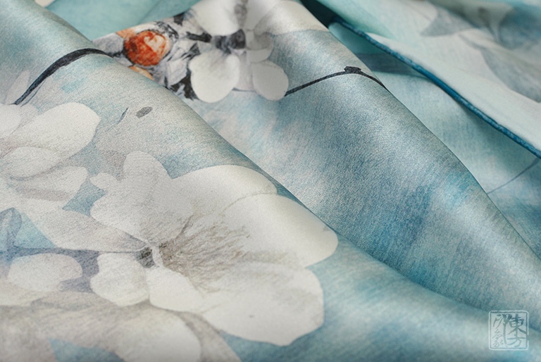 100%桑蚕丝/真丝素绉缎丝巾长巾：山茶花开