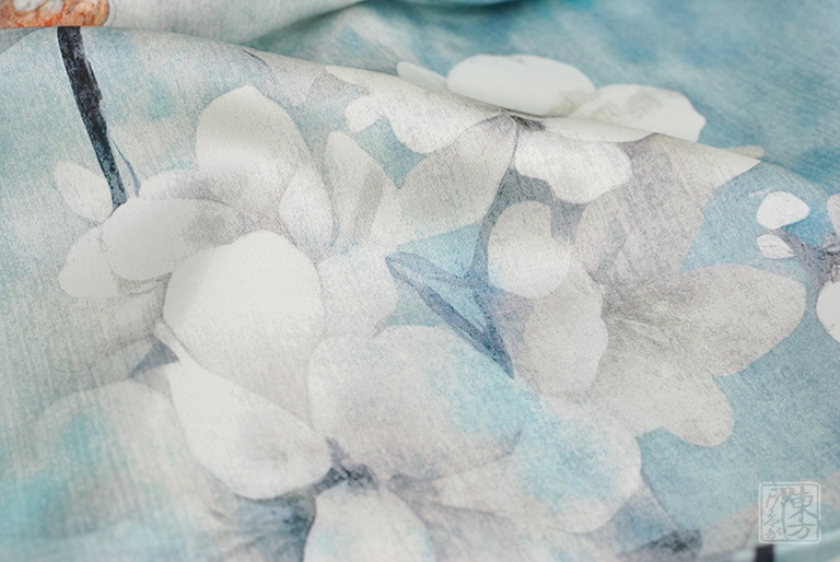 100%桑蚕丝/真丝素绉缎丝巾长巾：山茶花开