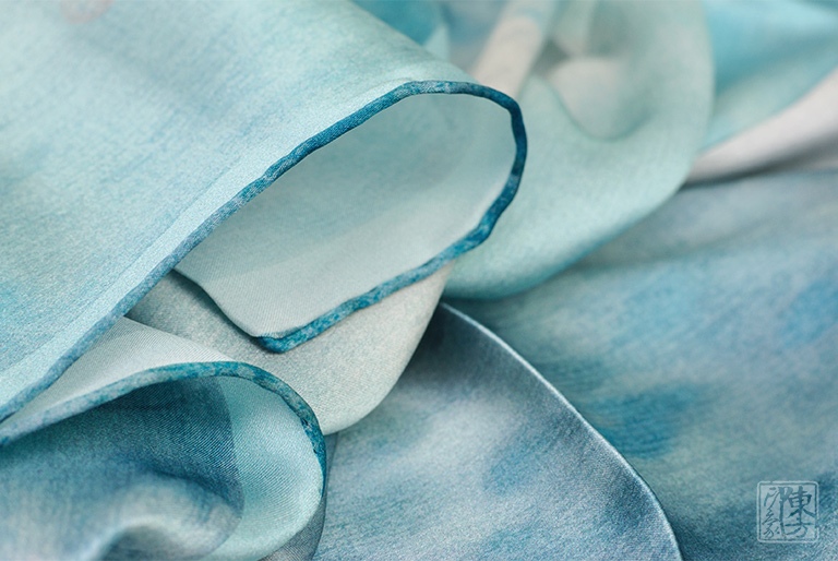 100%桑蚕丝/真丝素绉缎丝巾长巾：山茶花开