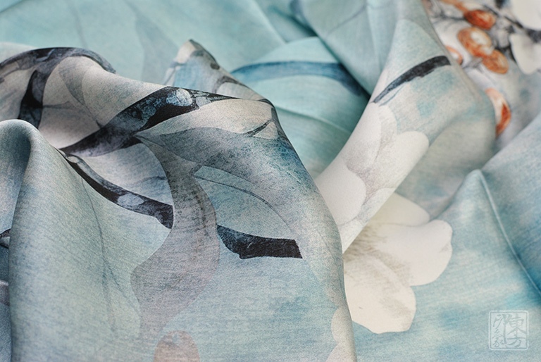 100%桑蚕丝/真丝素绉缎丝巾长巾：山茶花开