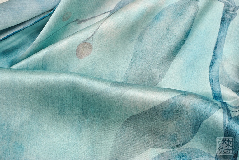 100%桑蚕丝/真丝素绉缎丝巾长巾：山茶花开