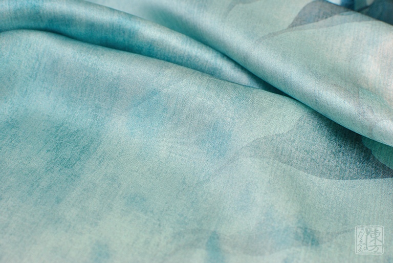 100%桑蚕丝/真丝素绉缎丝巾长巾：山茶花开