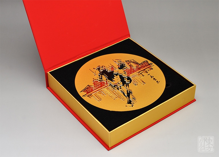 双面晶雕手工彩绘赏盘:一马当先(Φ17.5cm)