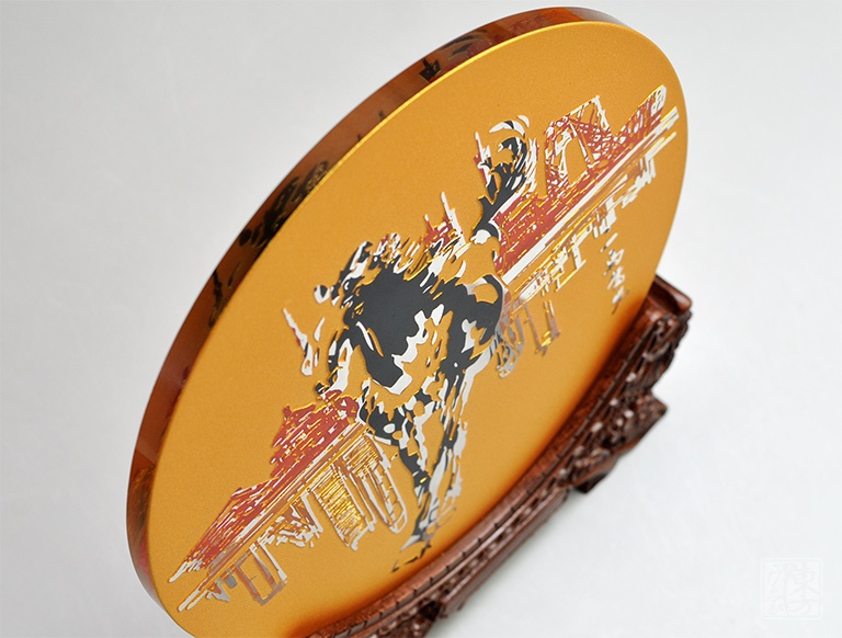 双面晶雕手工彩绘赏盘:一马当先(Φ17.5cm)