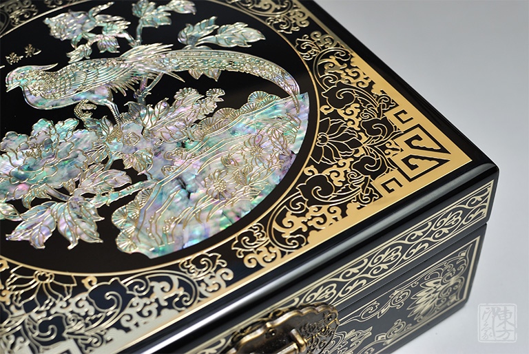 平遥漆器掐铜丝嵌螺钿首饰盒:锦上添花