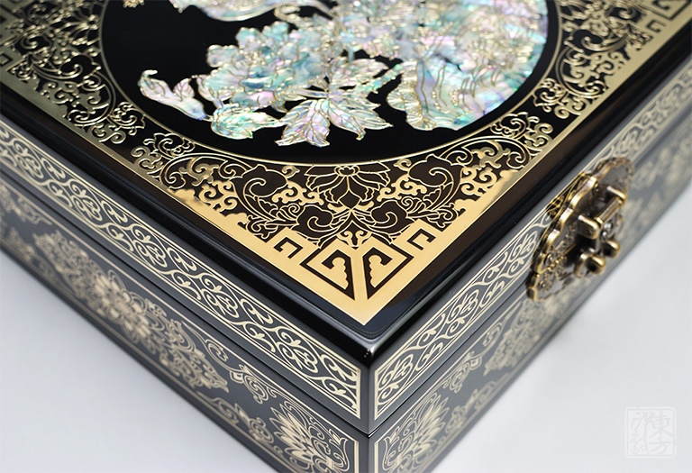 平遥漆器掐铜丝嵌螺钿首饰盒:锦上添花