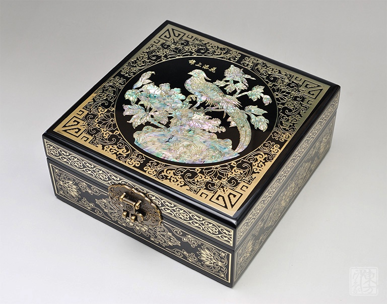 平遥漆器掐铜丝嵌螺钿首饰盒:锦上添花