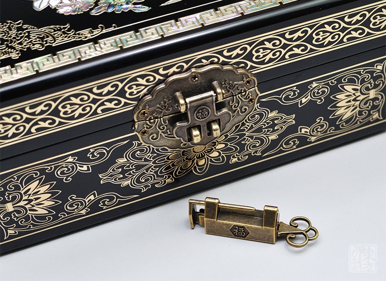 平遥漆器掐铜丝嵌螺钿首饰盒：凤戏牡丹