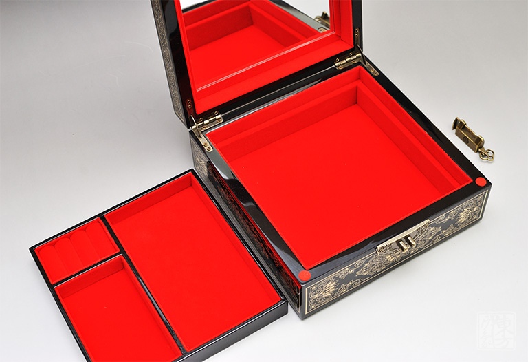 平遥漆器掐铜丝嵌螺钿首饰盒：凤戏牡丹