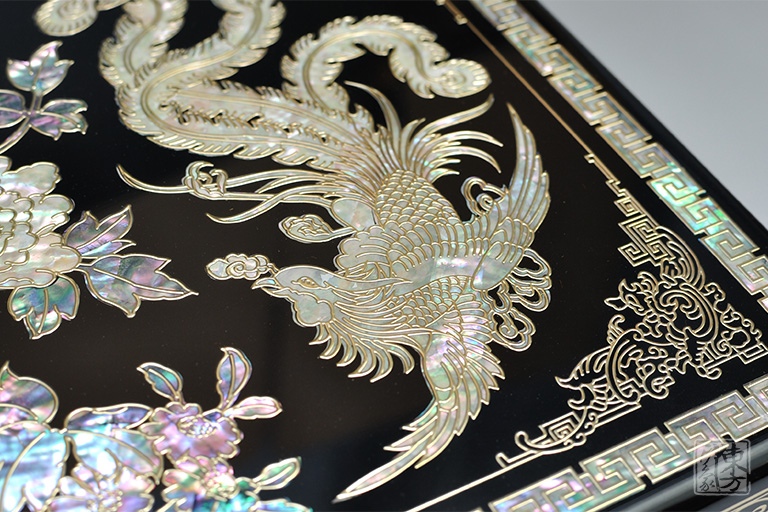 平遥漆器掐铜丝嵌螺钿首饰盒：凤戏牡丹