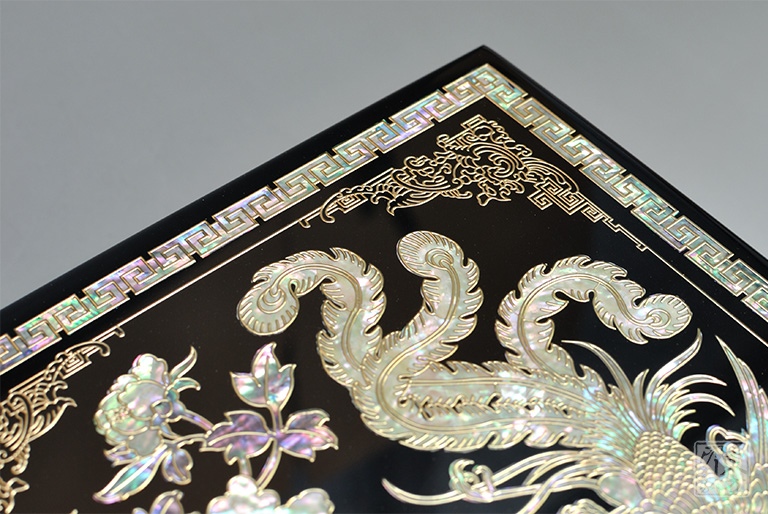 平遥漆器掐铜丝嵌螺钿首饰盒：凤戏牡丹