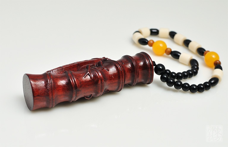 赞比亚血檀木雕手玩件：一鸣惊人