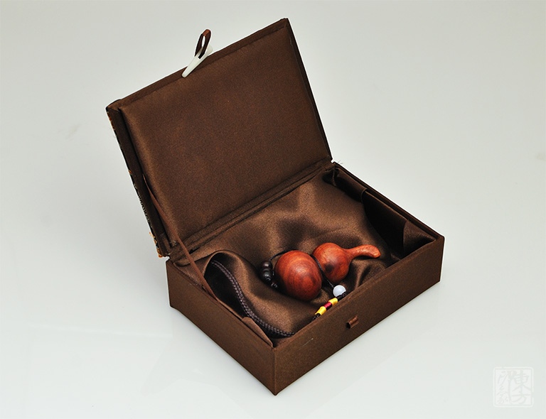 赞比亚血檀木雕挂饰：福禄随行