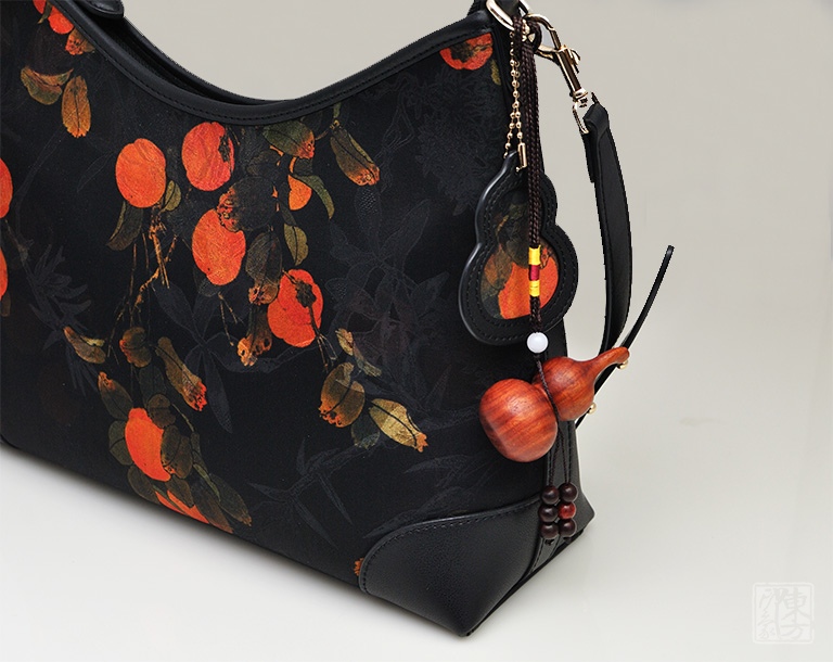 赞比亚血檀木雕挂饰：福禄随行