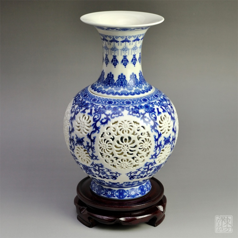 中国，景德镇，青白釉風景画花瓶 北宋景德镇窑青白釉堆花双耳瓶图片素材-新媒体用图设计素材下载-汇图网
