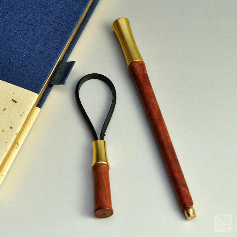 铜木传奇两件套：“胸有成竹”笔+钥匙扣