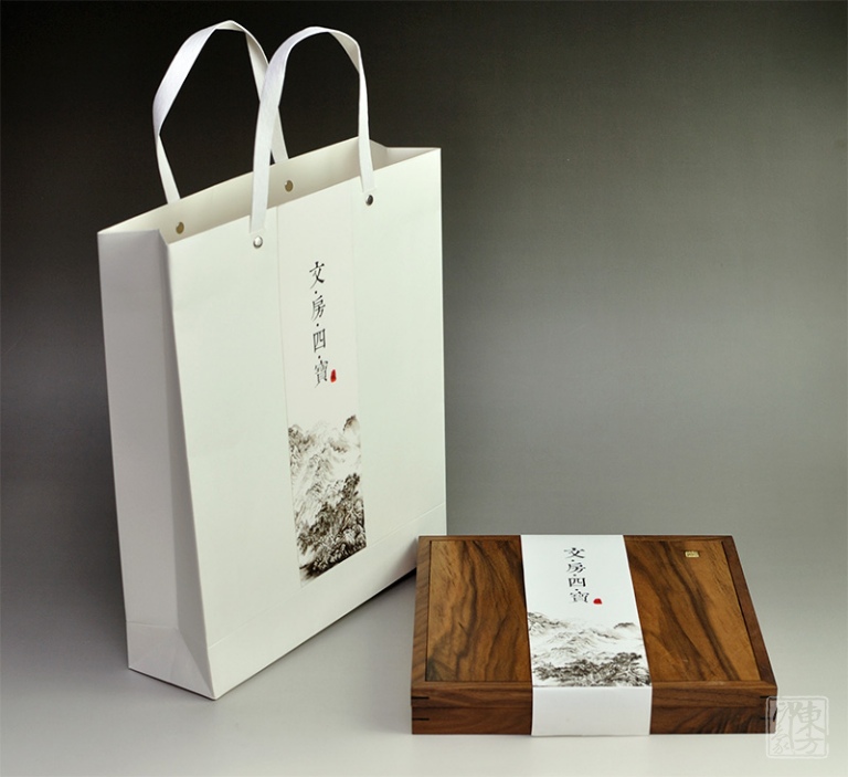 文房四宝：湖笔+徽墨+宣纸+歙[ shè ]砚