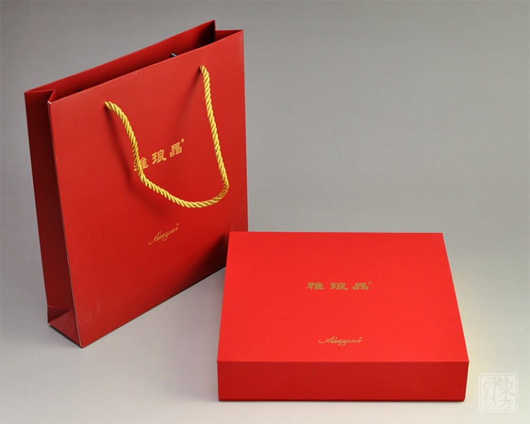双面晶雕边透手工彩绘赏盘：东方明珠（Φ17.5cm）