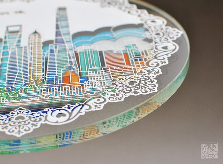 双面晶雕边透手工彩绘赏盘：东方明珠（Φ17.5cm）