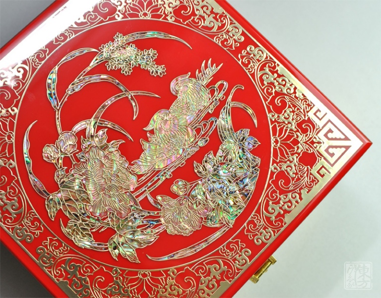 天水漆器掐铜丝嵌螺钿高档首饰盒：鸳鸯戏水图